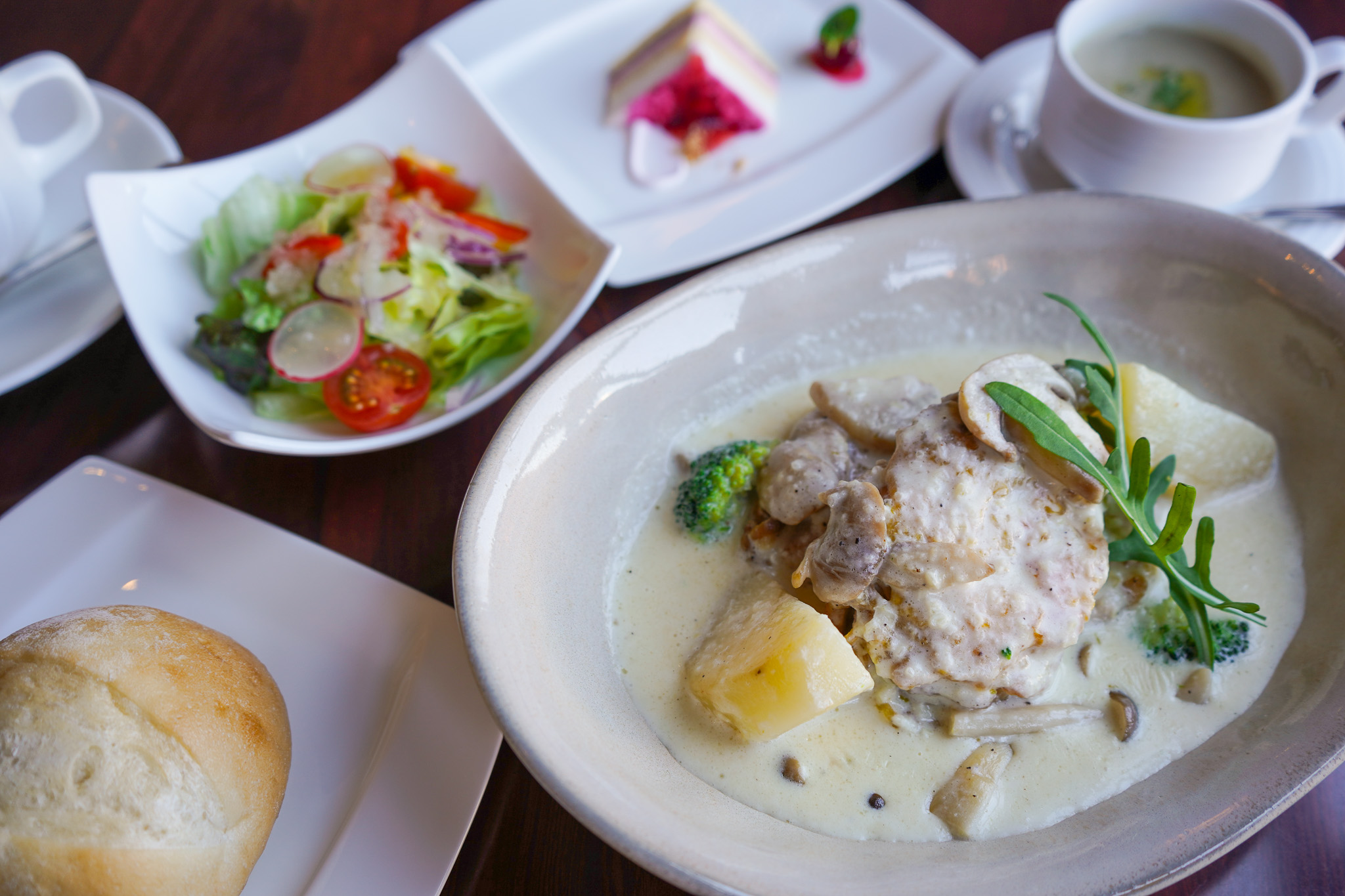 春にんにくのシュクメルリランチ